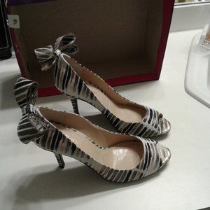 J Renee' open toe back bow shoe